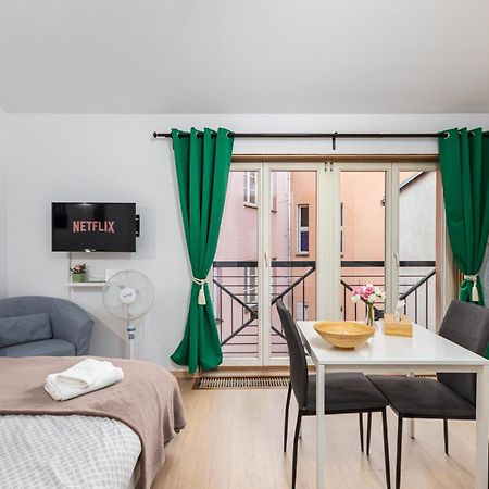 Private Retreat Close To Stations In Praha 3 エクステリア 写真