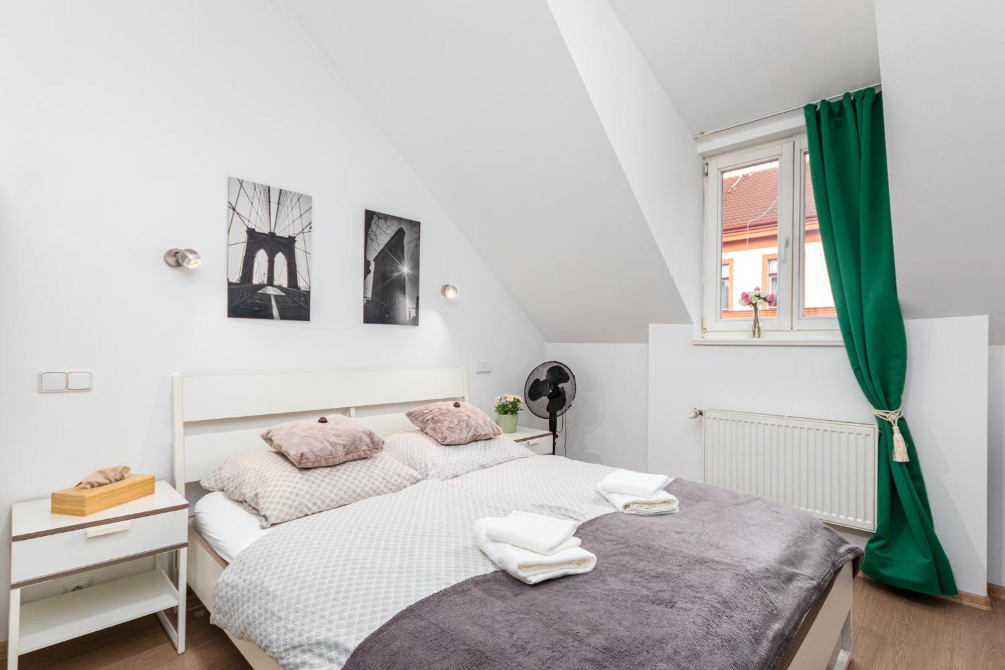 Private Retreat Close To Stations In Praha 3 エクステリア 写真