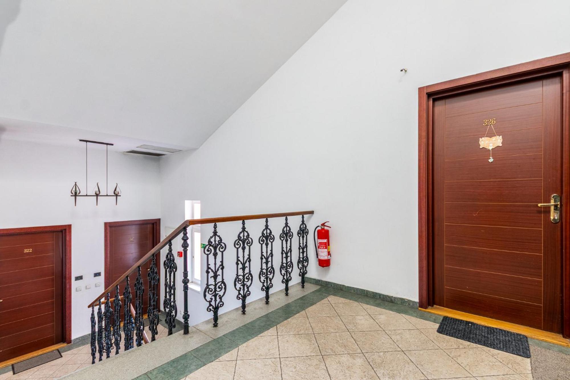 Private Retreat Close To Stations In Praha 3 エクステリア 写真
