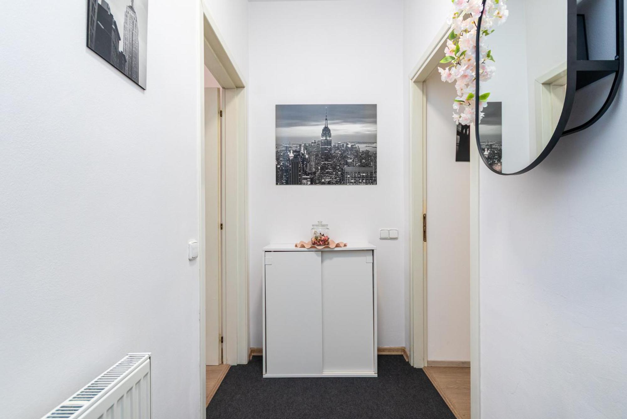 Private Retreat Close To Stations In Praha 3 エクステリア 写真