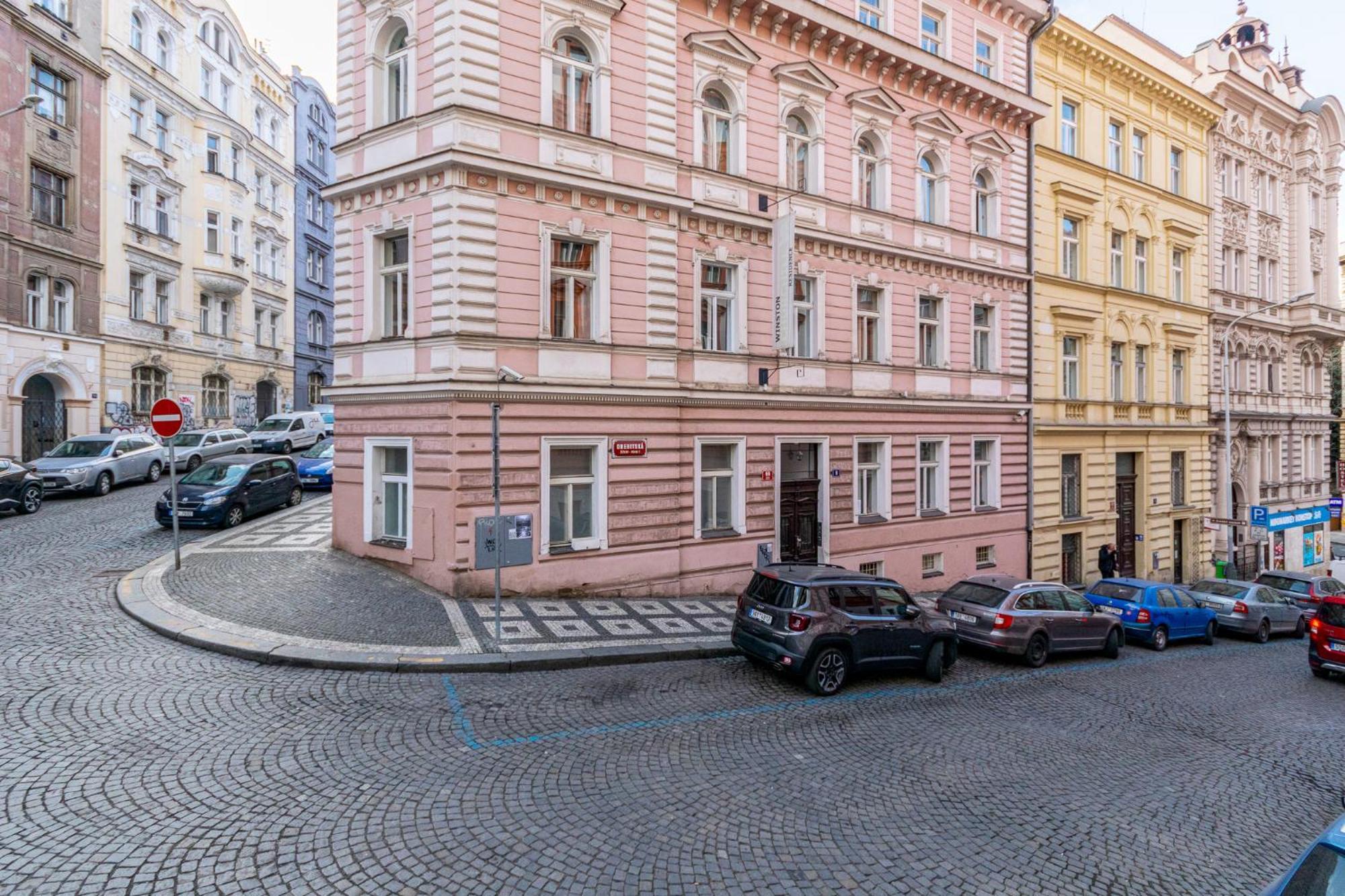 Private Retreat Close To Stations In Praha 3 エクステリア 写真